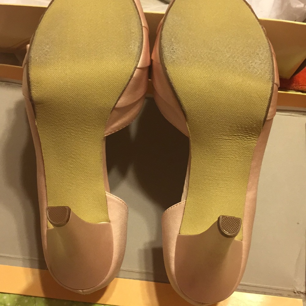 Heels - Picture 4 of 4